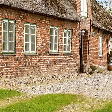 2 Bedroom Stunning In *