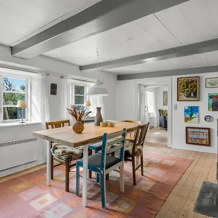2 Bedroom Stunning In *