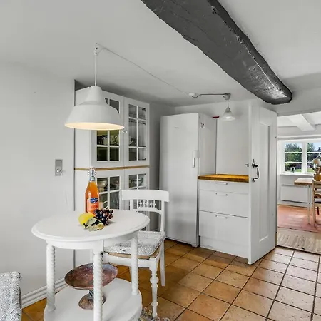 2 Bedroom Stunning In *