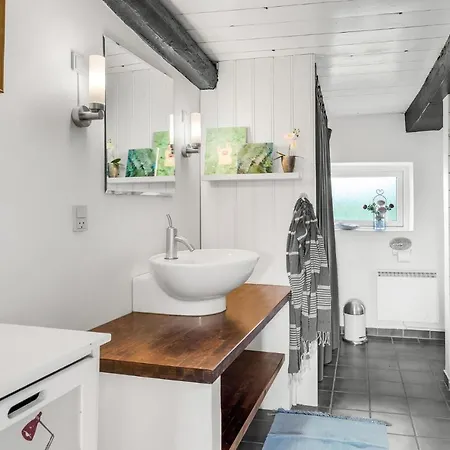2 Bedroom Stunning In Ferienhaus *